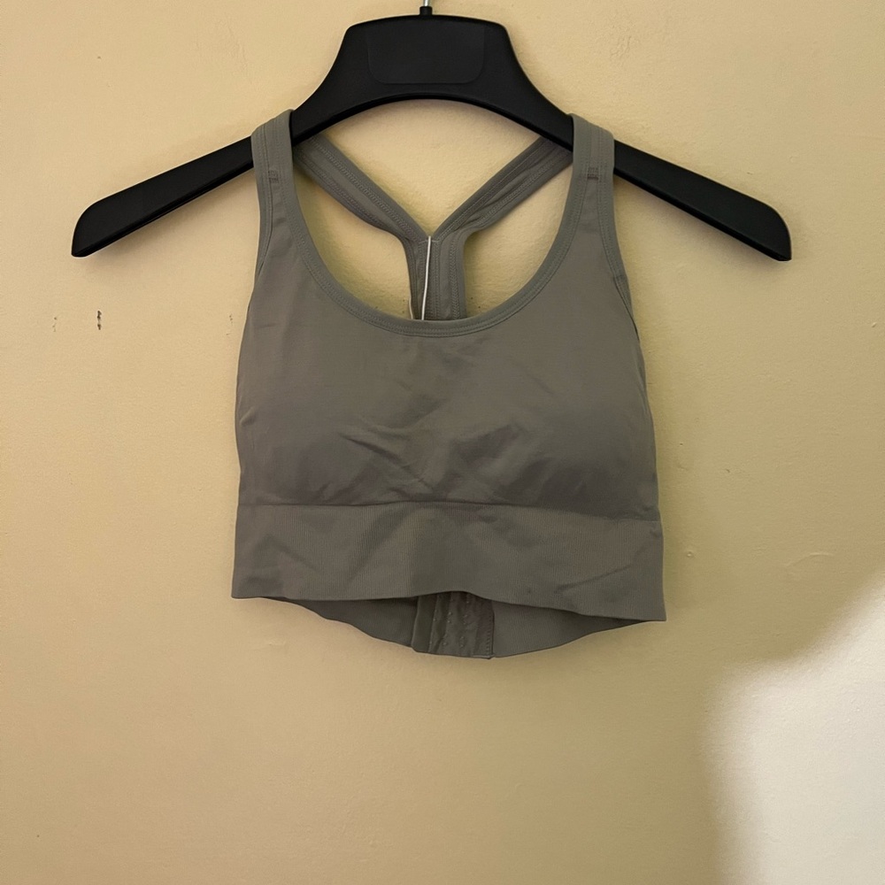 HALARA Pale Green Sports Bra Size Large NWT - Picture 2 of 7